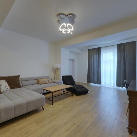 Shone Apartment Old Town 2 Bedroom Братислава Екстериор снимка