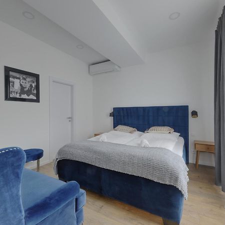 Shone Apartment Old Town 2 Bedroom Братислава Екстериор снимка
