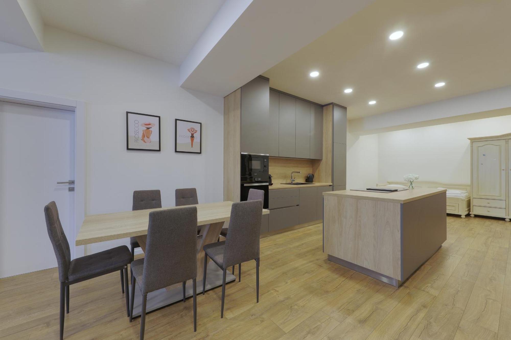 Shone Apartment Old Town 2 Bedroom Братислава Екстериор снимка