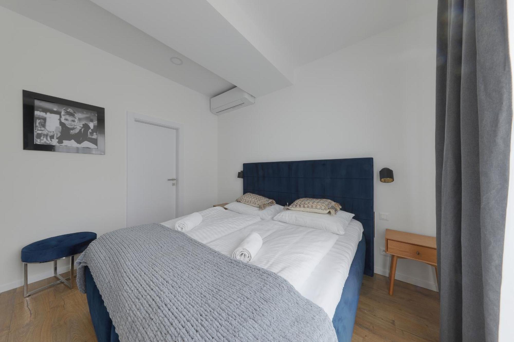 Shone Apartment Old Town 2 Bedroom Братислава Екстериор снимка