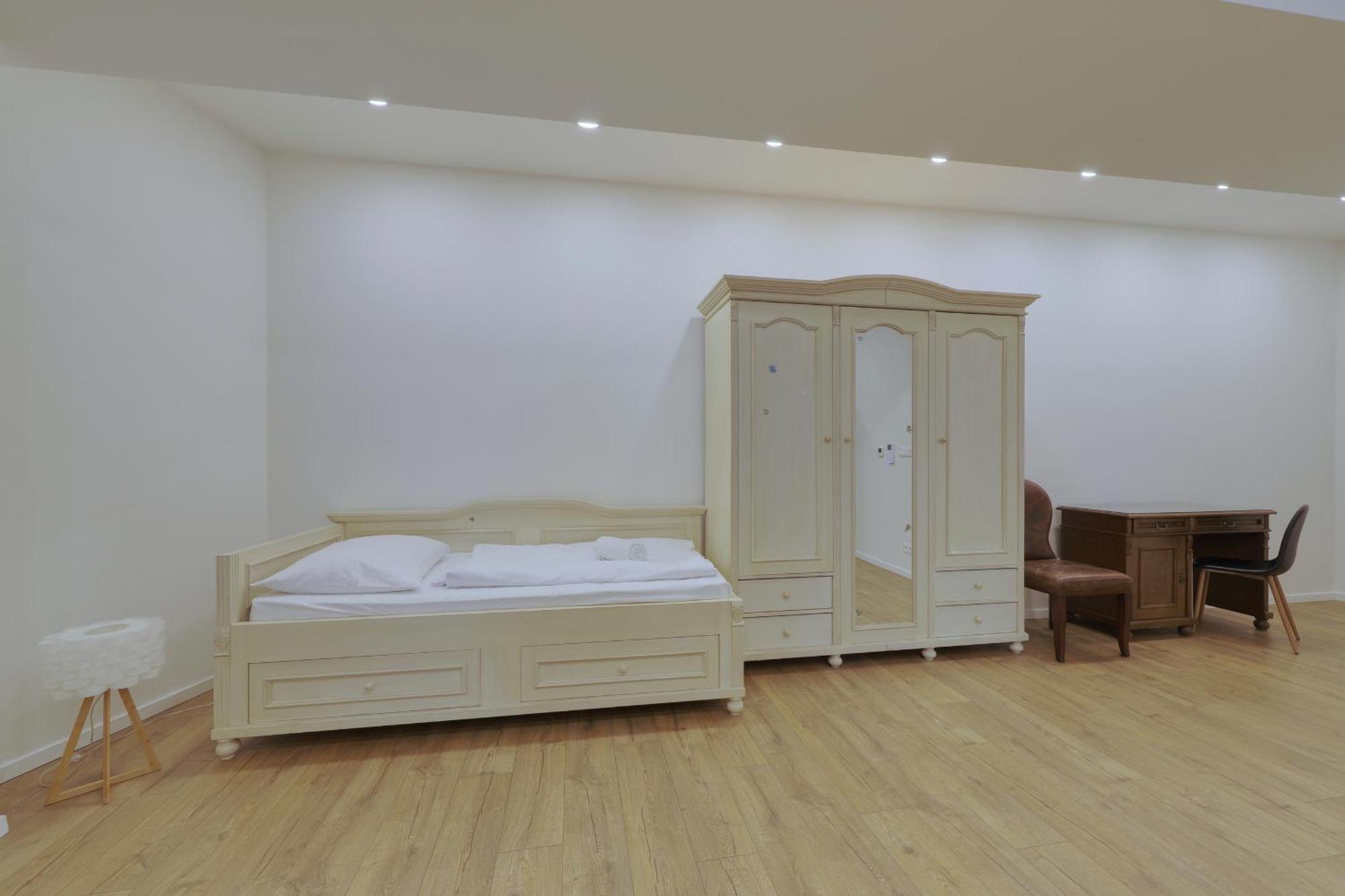 Shone Apartment Old Town 2 Bedroom Братислава Екстериор снимка