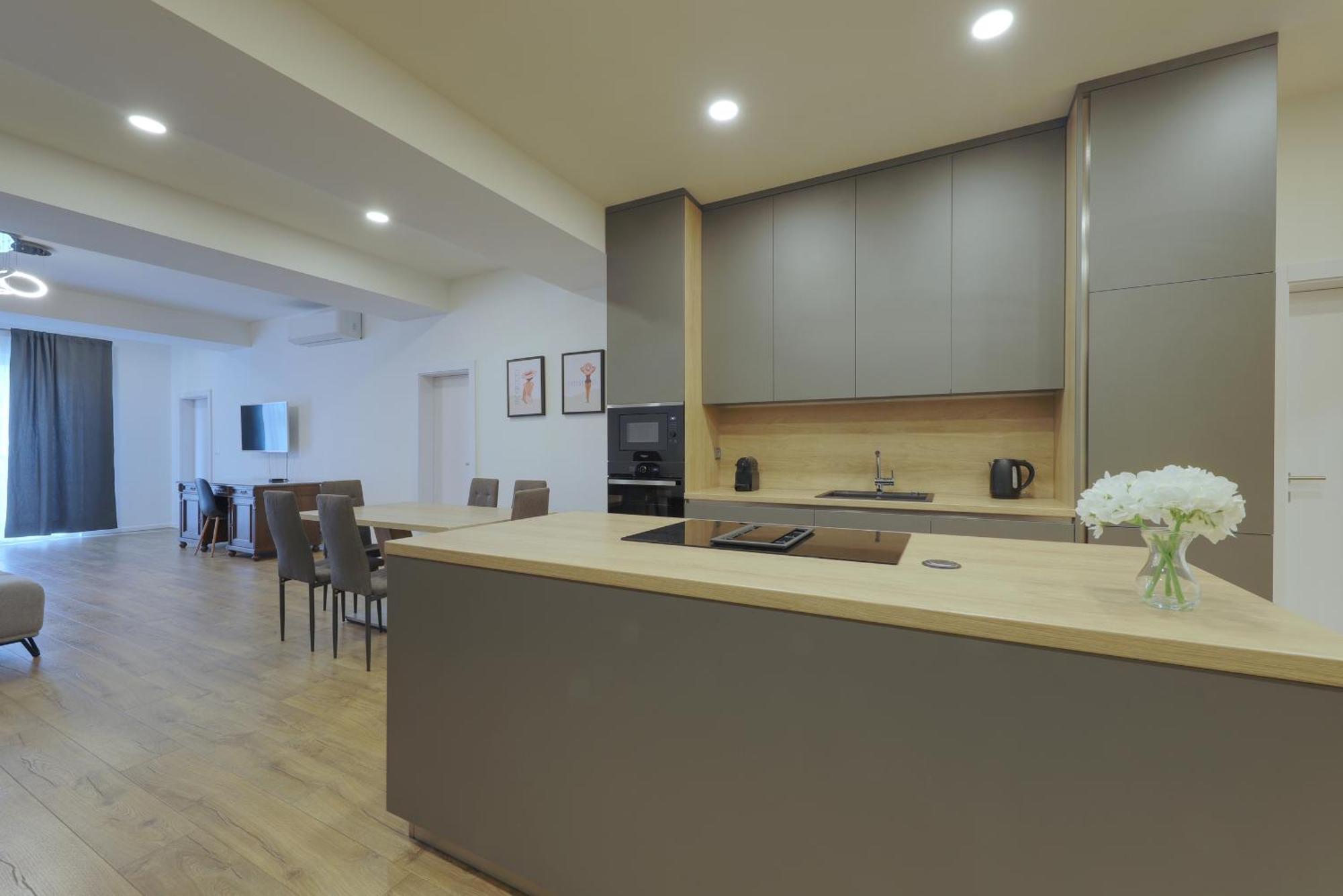 Shone Apartment Old Town 2 Bedroom Братислава Екстериор снимка