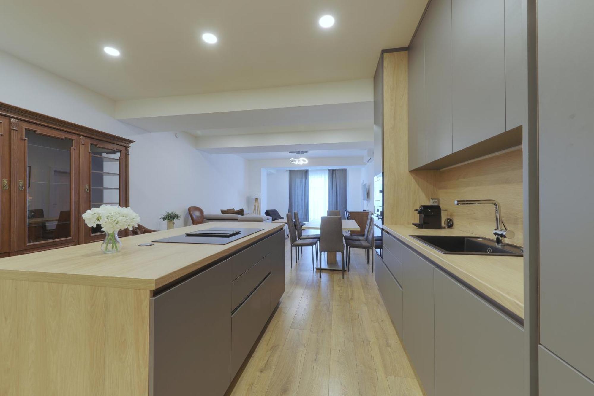Shone Apartment Old Town 2 Bedroom Братислава Екстериор снимка