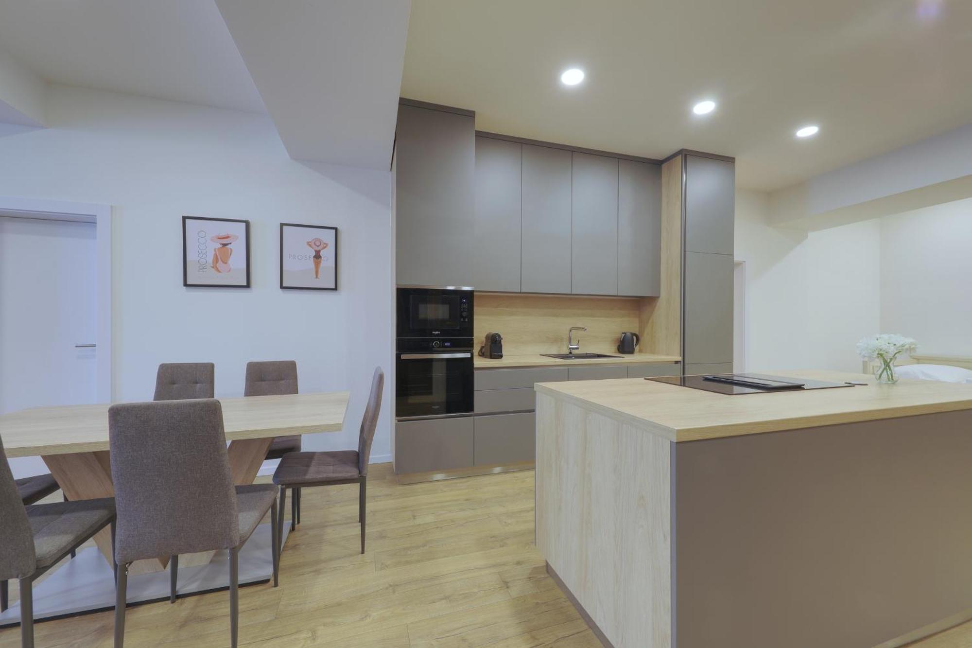 Shone Apartment Old Town 2 Bedroom Братислава Екстериор снимка