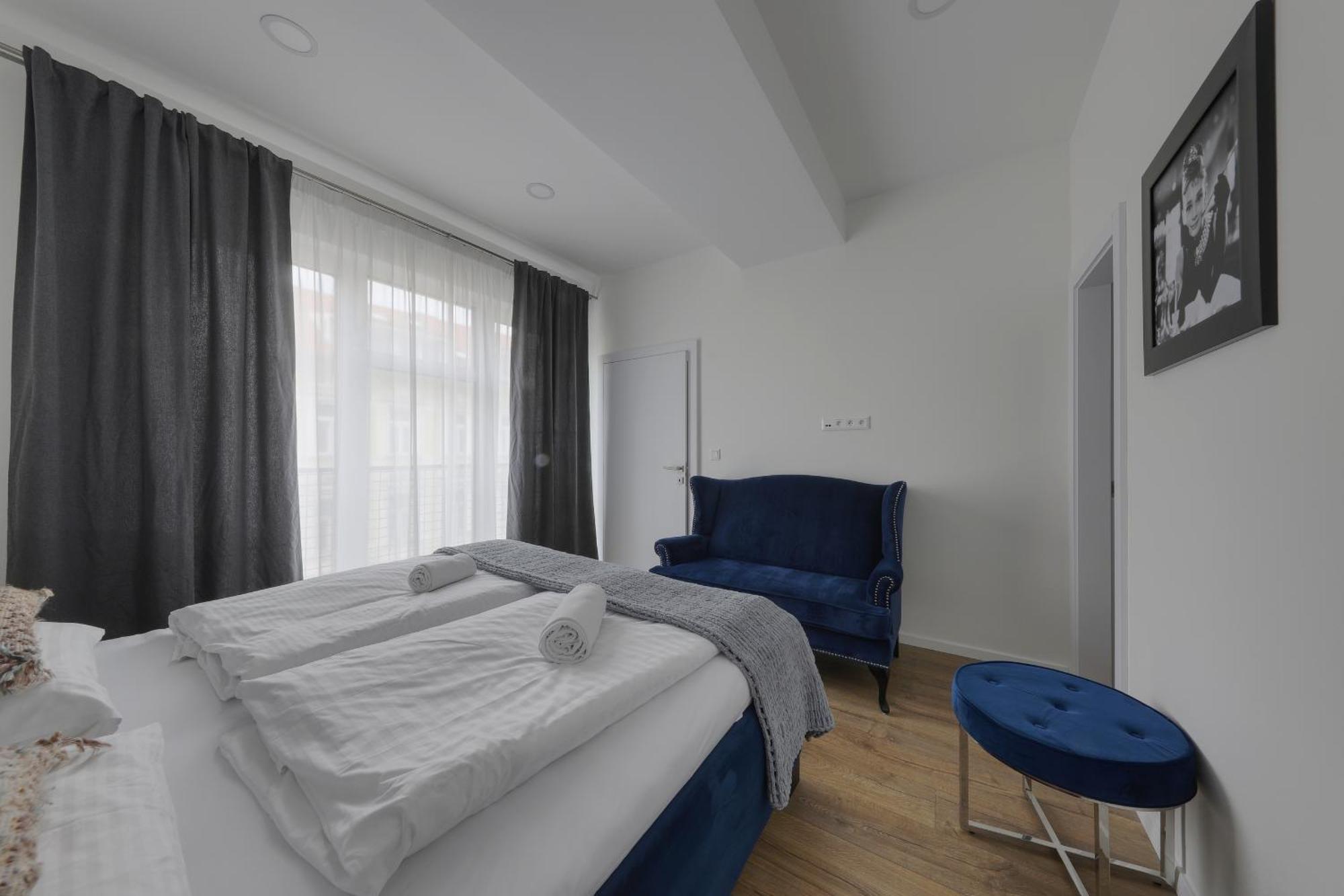 Shone Apartment Old Town 2 Bedroom Братислава Екстериор снимка