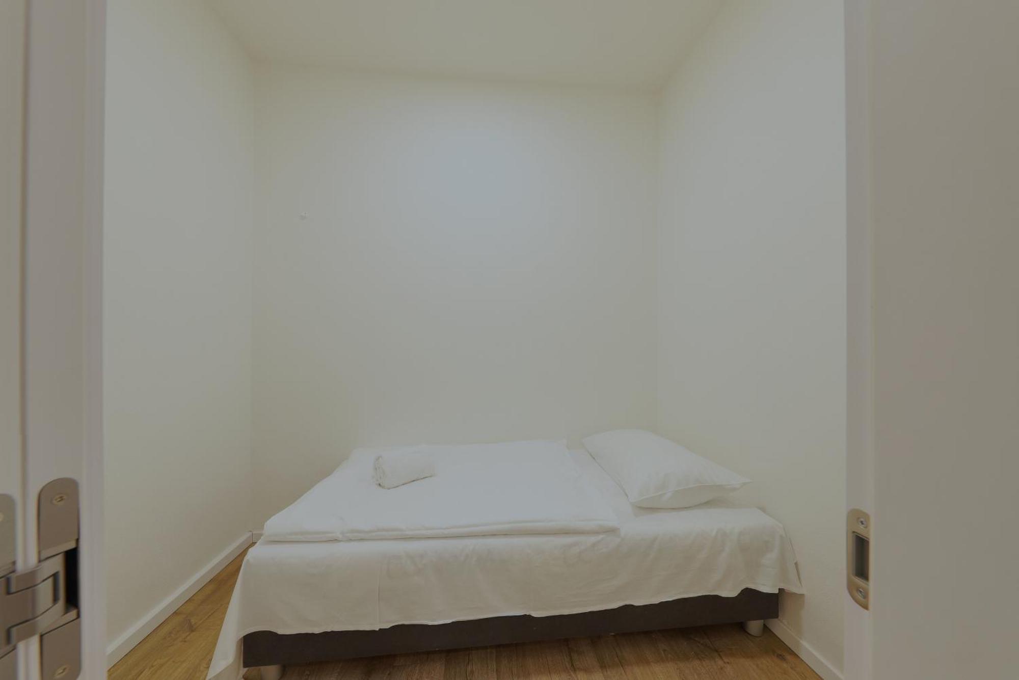 Shone Apartment Old Town 2 Bedroom Братислава Екстериор снимка