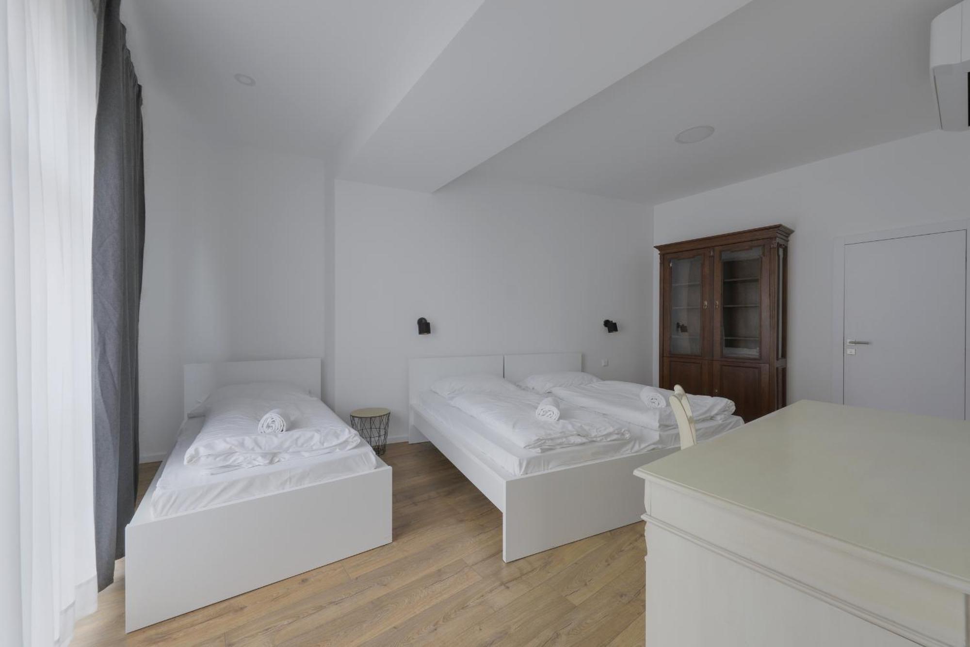 Shone Apartment Old Town 2 Bedroom Братислава Екстериор снимка