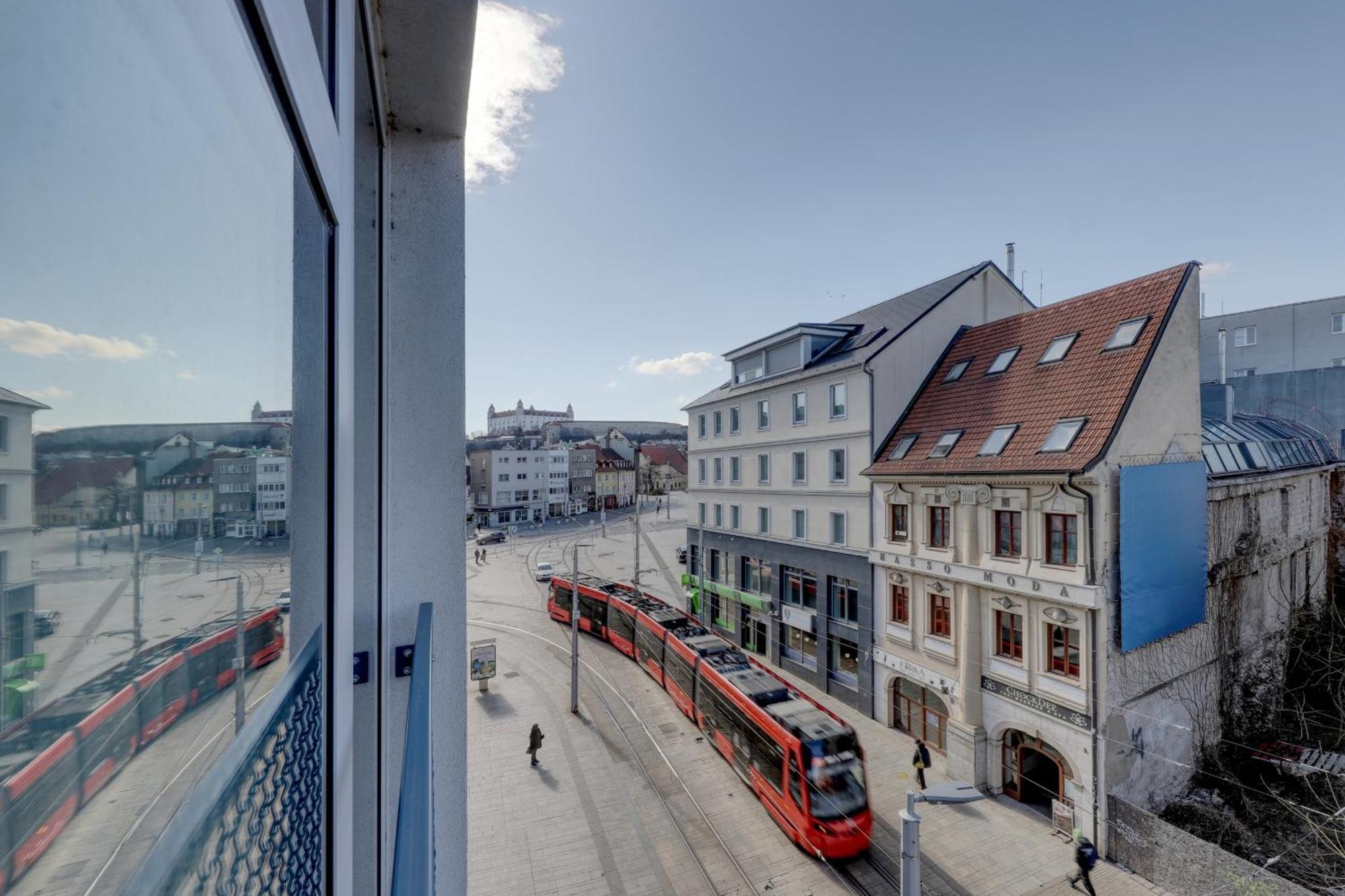Shone Apartment Old Town 2 Bedroom Братислава Екстериор снимка